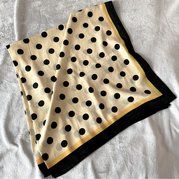 Carolina Herrera polka dots scarf - Picture 1 of 5